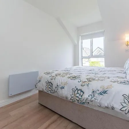 Elegant Near Centre Apartman Galway